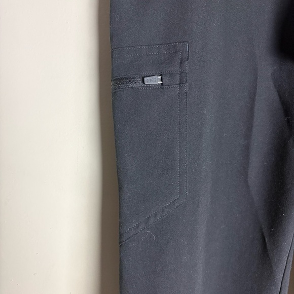 Figs Black Zamora Jogger Scrub Pants Size Medium Petite - Picture 5 of 9